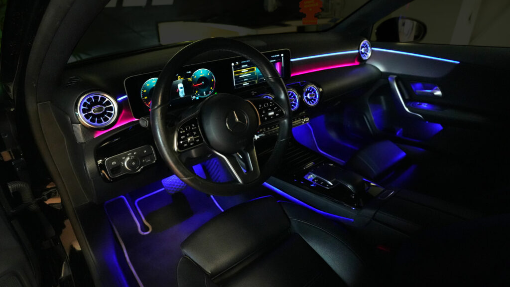 Mercedes Classe A avec éclairage d'ambiance