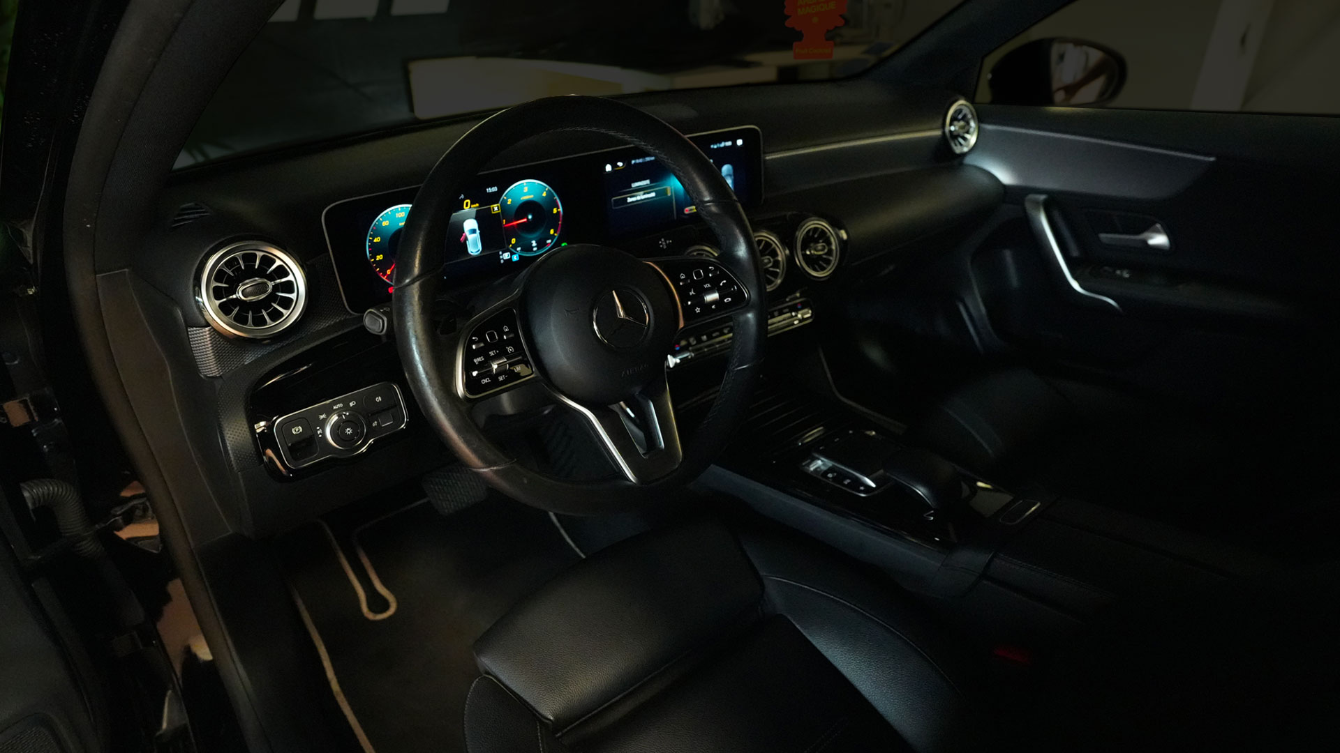 Mercedes Classe A sans éclairage d'ambiance